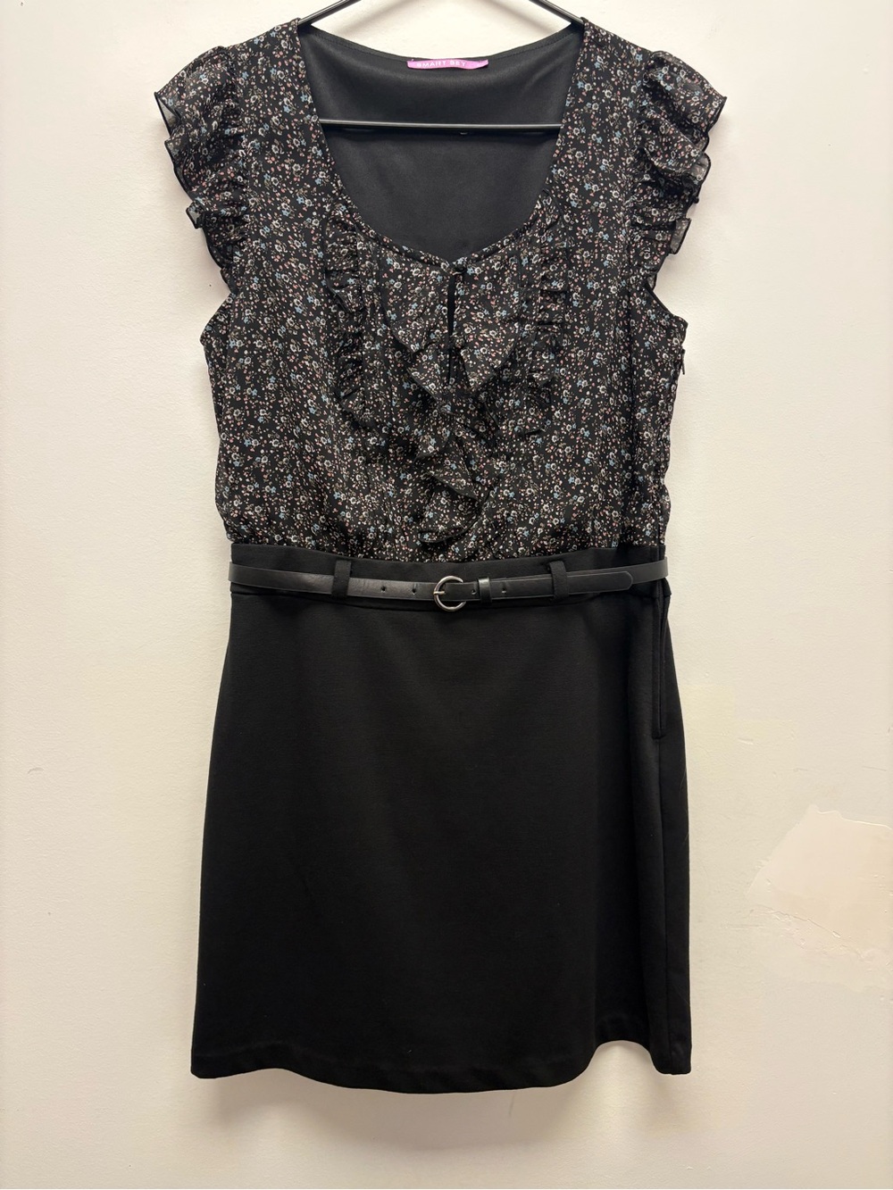 4 for $25 🖤 Smart Set Floral Ruffle Belted Dress – Size 8